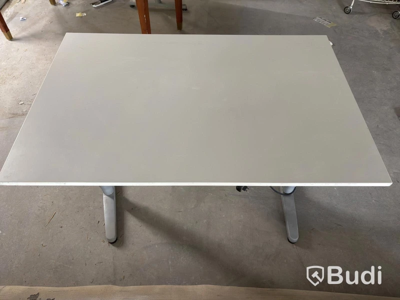 Höj- och sänkbart skrivbord, Ikea