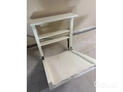 Robust wall-mounted changing table