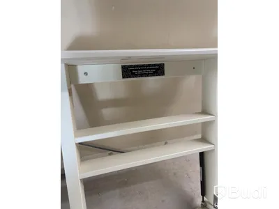 Robust wall-mounted changing table