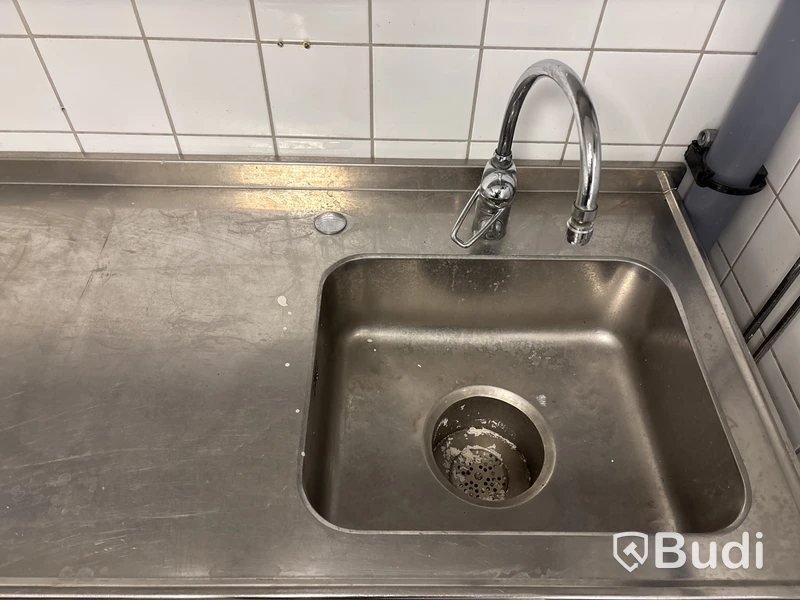 Diskbänk inkl. diskställ och hyllor