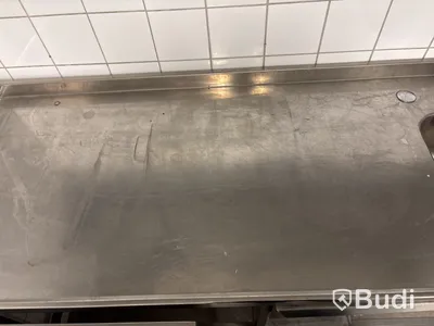 Diskbänk inkl. diskställ och hyllor