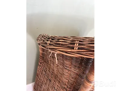 Rottingfåtölj och sidobord