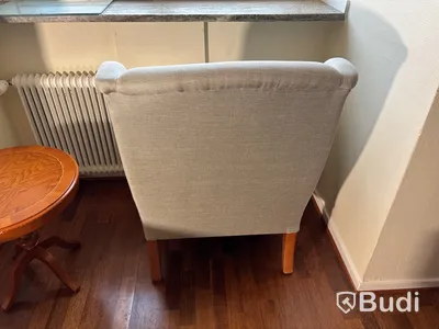 Fåtölj och soffbord