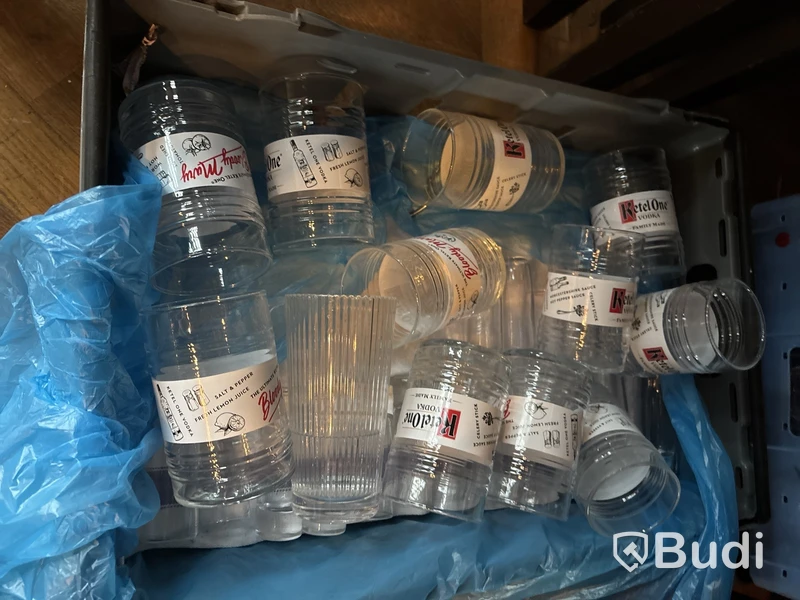 Parti med diverse glas