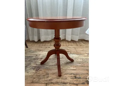 Fåtölj Homeline, sidobord Decca och lampa