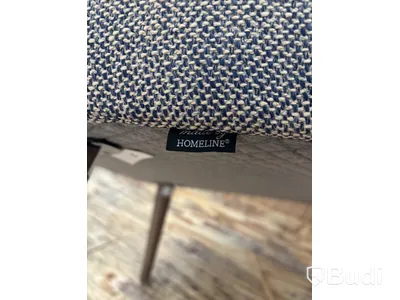 Fåtölj Homeline, sidobord Decca och lampa