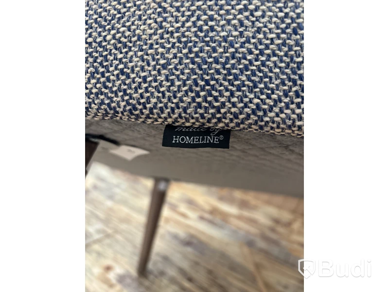 Fåtölj Homeline, sidobord Decca och lampa