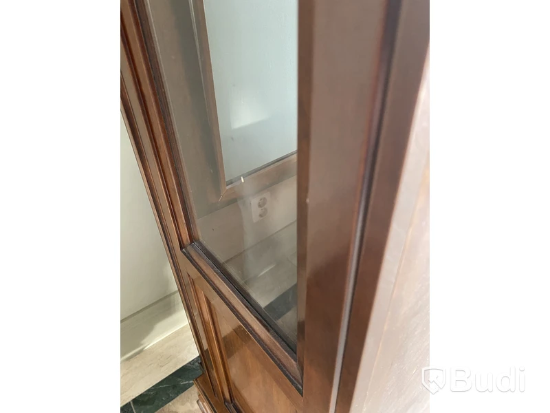 Bokhylla med glasdörrar - Från Sinatrasviten på Grand Hotel Saltsjöbaden, rum 419