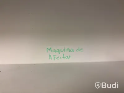 Metallskåp AJ - skåpet häger i bild