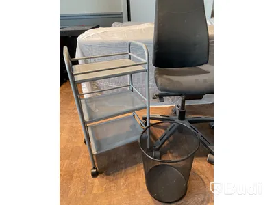 2 st. Kontorsstolar, hyllvagn samt papperskorg