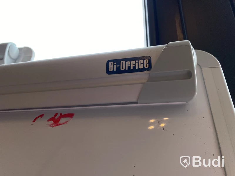 2 st. Whiteboard samt 3 st. pappersblock