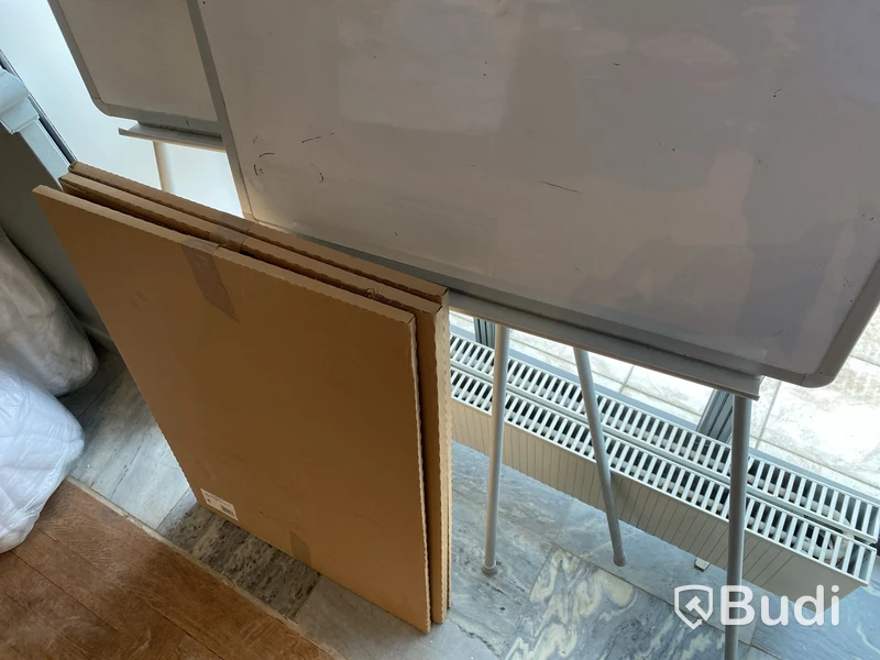 2 st. Whiteboard samt 3 st. pappersblock