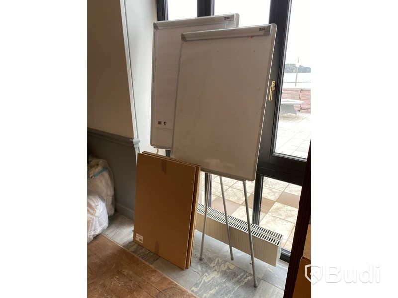 2 st. Whiteboard samt 3 st. pappersblock