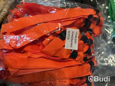 Halkmattor och parti med engångsprodukter - armband och trosor