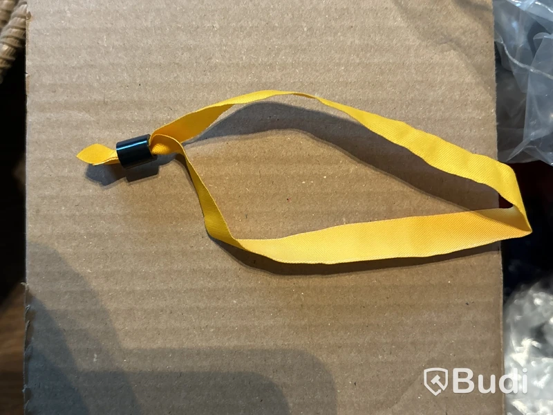 Halkmattor och parti med engångsprodukter - armband och trosor
