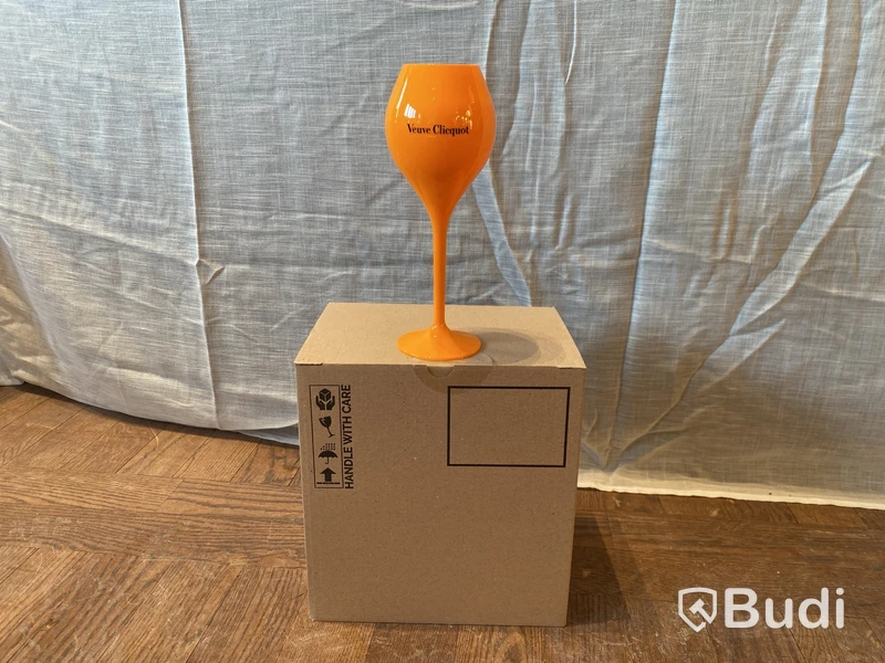 6 st. Flutes Verve Clicquot, plast