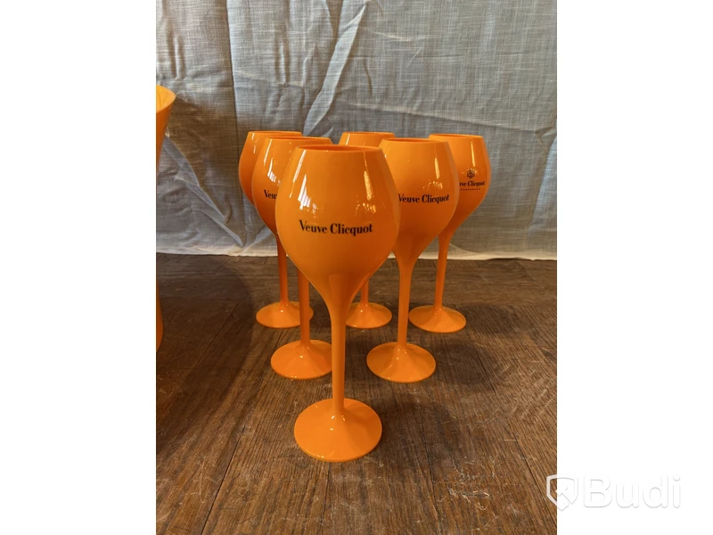 6 st. Flutes samt ishink Verve Clicquot, plast