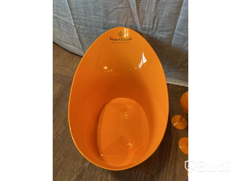 6 st. Flutes samt ishink Verve Clicquot, plast