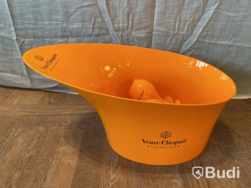 6 st. Flutes samt ishink Verve Clicquot, plast