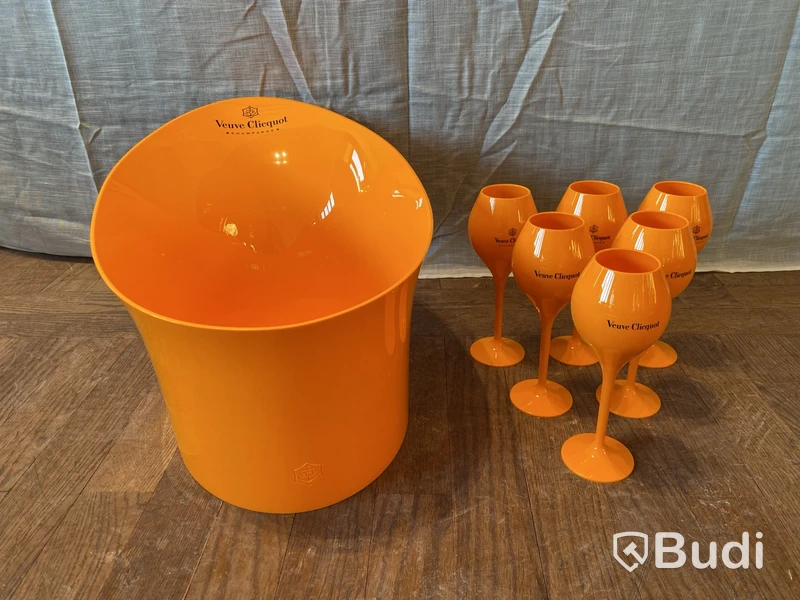 6 st. Flutes samt ishink Verve Clicquot, plast