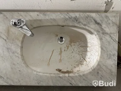 Kommod i marmor, inkl. blandare