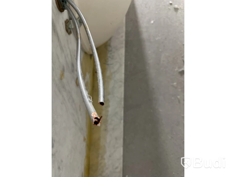 Kommod i marmor, inkl. blandare