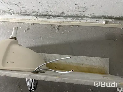 Kommod i marmor, inkl. blandare