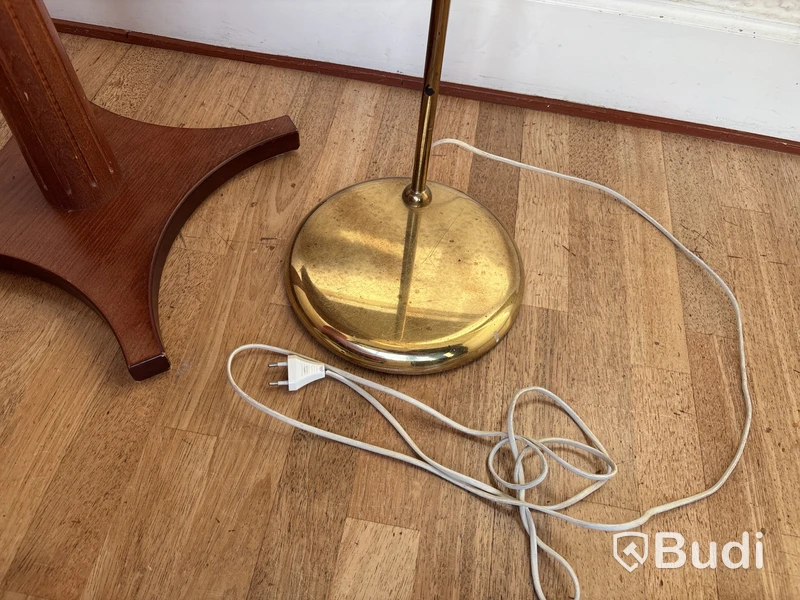Fåtölj inkl. sidobord och golvlampa