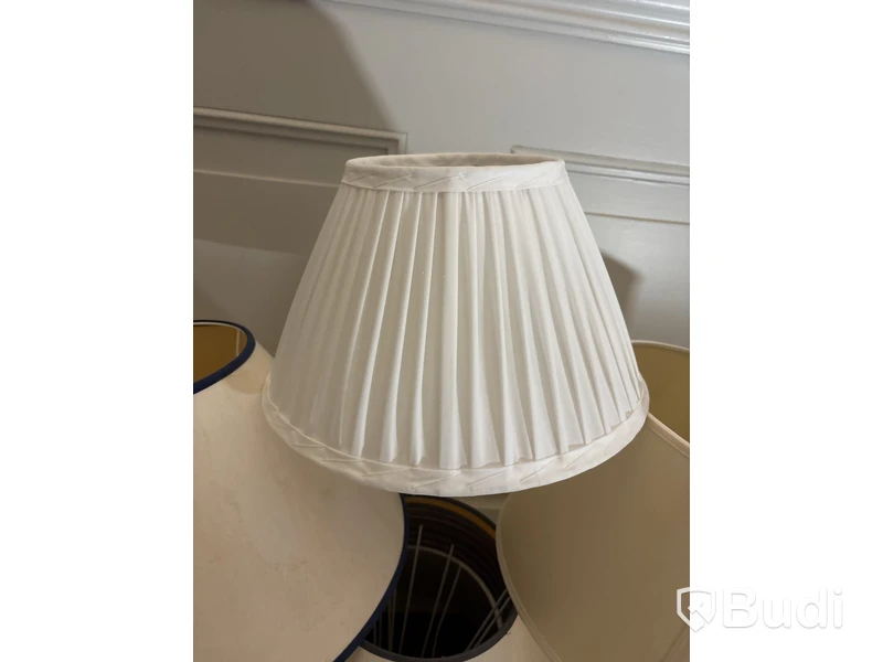 Parti med lampskärmar