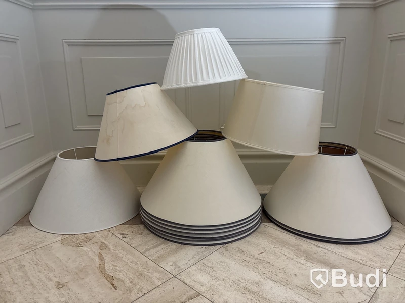 Parti med lampskärmar