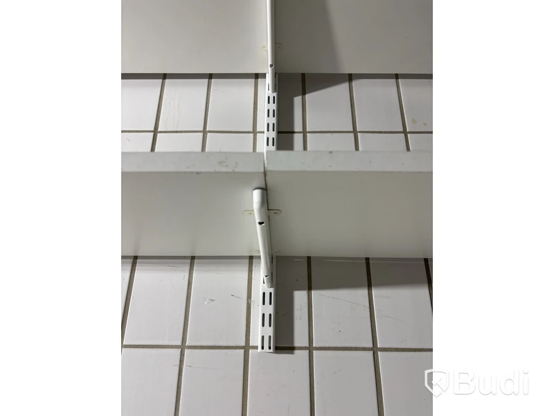 Hyllsystem inkl. skenor
