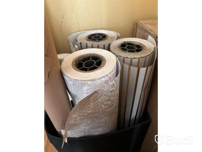 Parti med presentpapper, olika mönster och storlekar