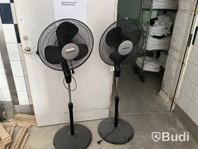 2 Honeywell floor fans, black