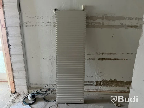 Radiatorelement, panelradiator