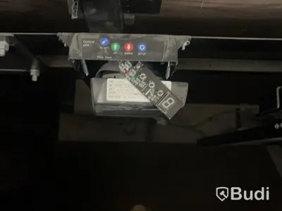 TV-skänk, mörkbrun, trä, med upplyftande ställning