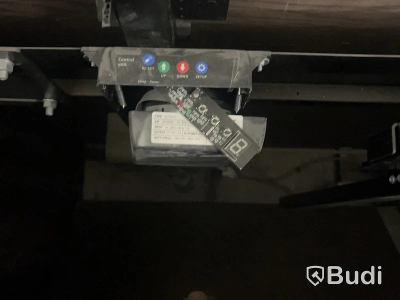 TV-skänk, mörkbrun, trä, med upplyftande ställning
