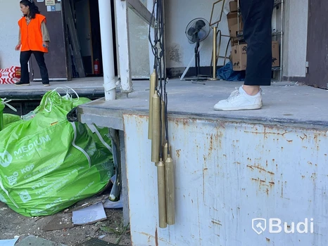 Lampa i mässing, 6 tentakler, 40 tum lamphållare