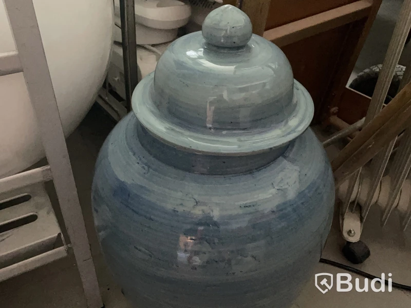 Urna i blåmelerad keramik, höjd 60 cm