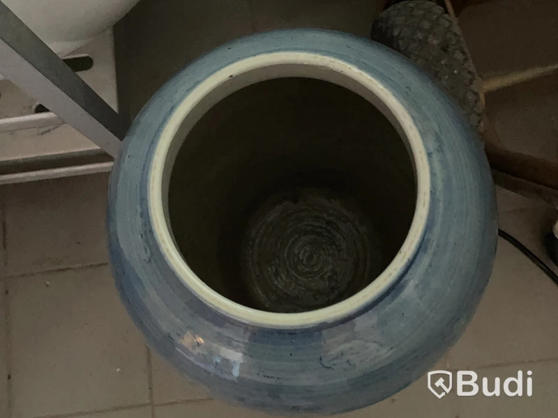 Urna i blåmelerad keramik, höjd 60 cm