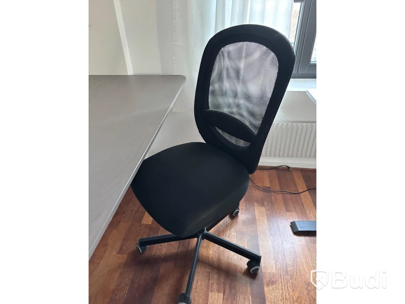 Skrivbord inkl. kontorsstol
