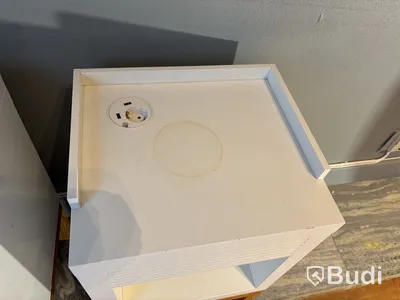 2 st. Sängbord med inbyggt eluttag
