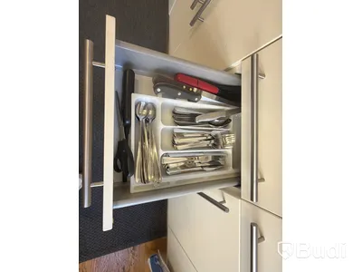 Div köksutensilier. Glas, tallrikar, bestick m.m.