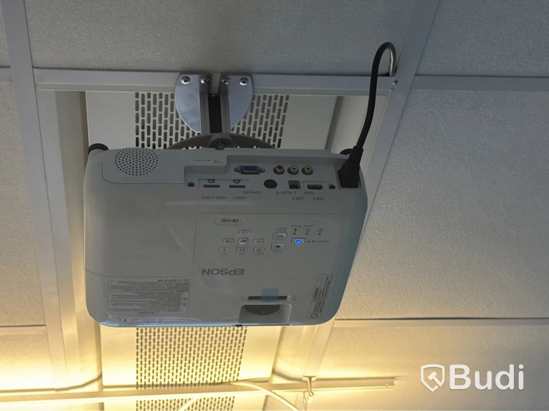 Projektor Epson EB-U32 inkl. takfäste och duk