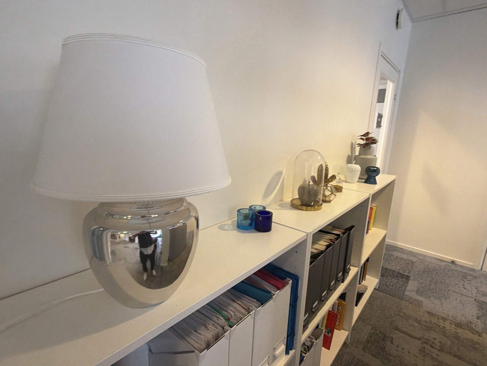 Lampa inkl. diverse dekorationsartiklar