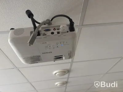 Epson EB-U32 projector including ceiling mount and projection screen