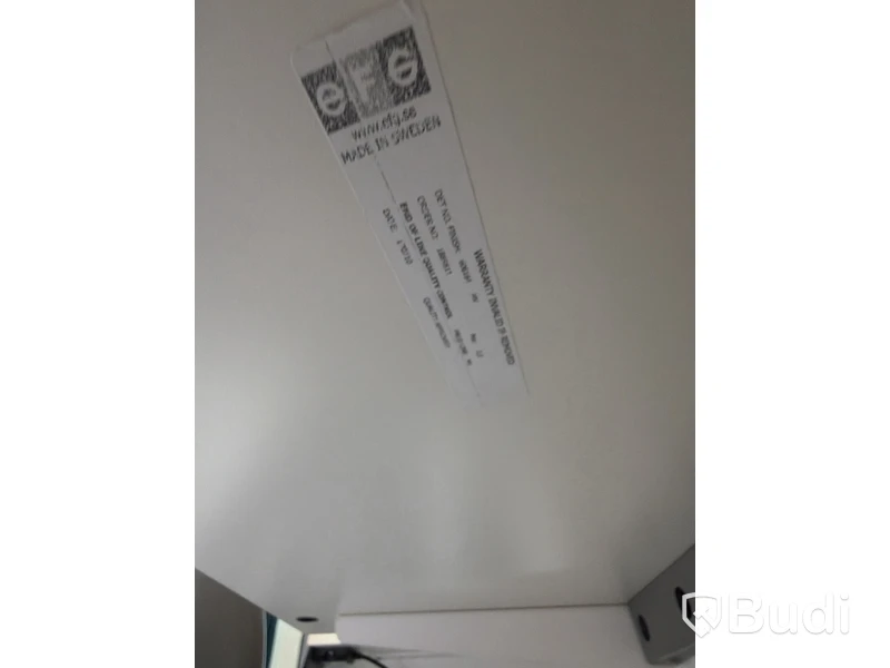 EFG height-adjustable desk with screen