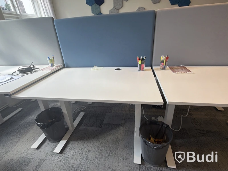 Height-adjustable desk with screen panel, EFG