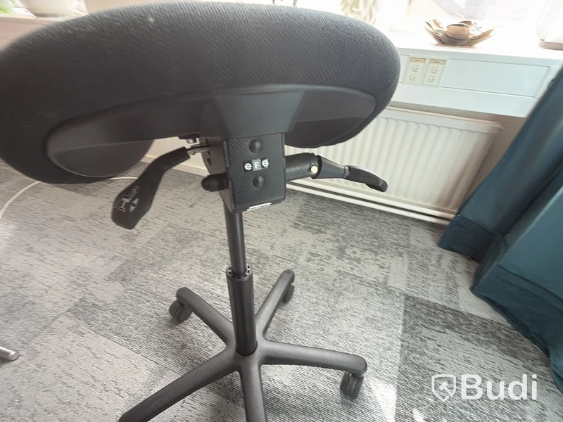 EFG Saddle Chair