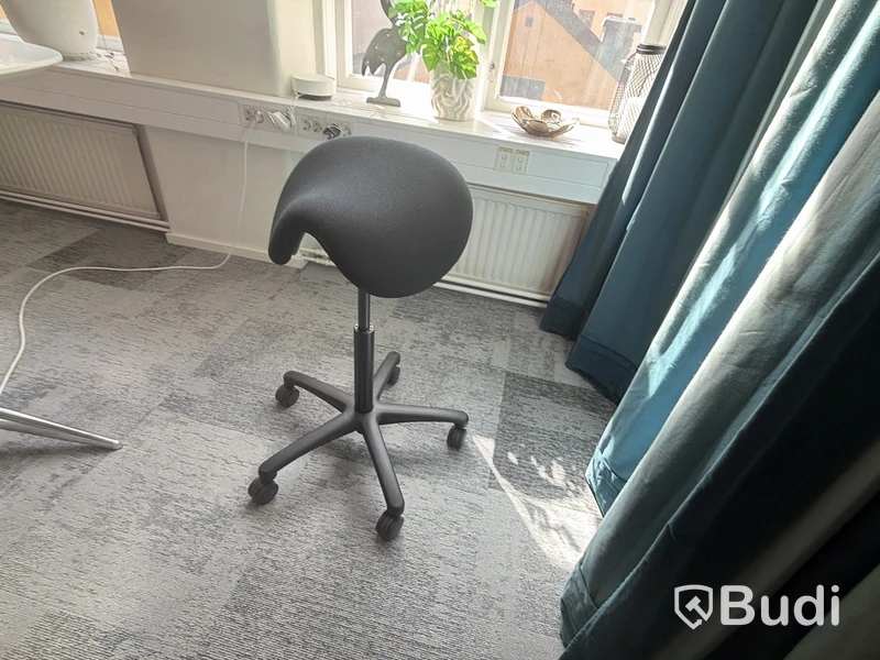 EFG Saddle Chair