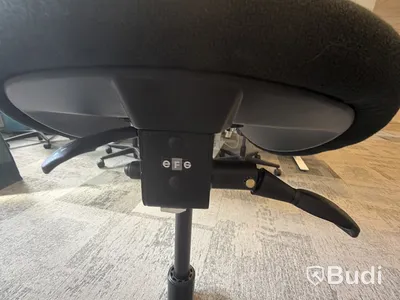 EFG Saddle Chair